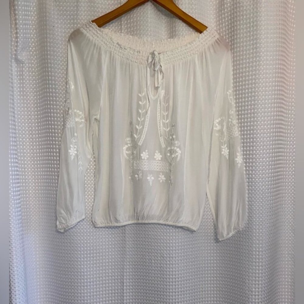 Woman vintage white embroidery blouse elastic top and bottom